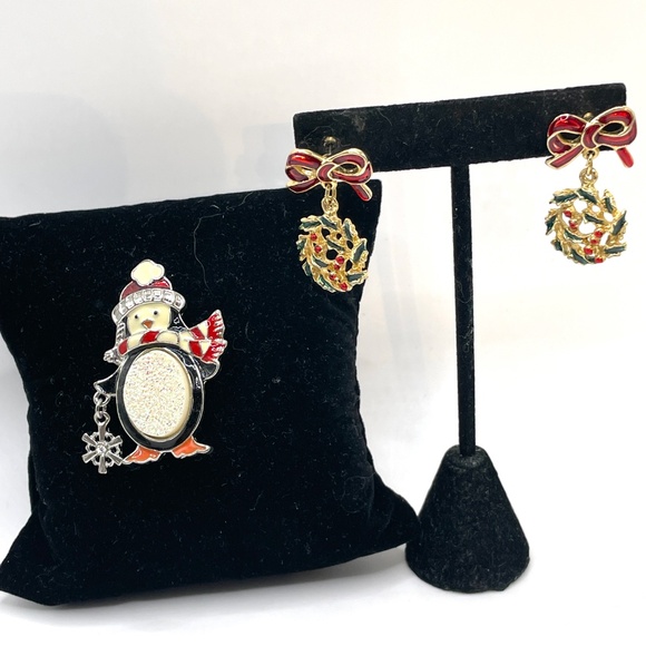 Happy Holidays Penguin Pin Brooch and Wreath Pierced Earrings Bundle - Picture 1 of 8